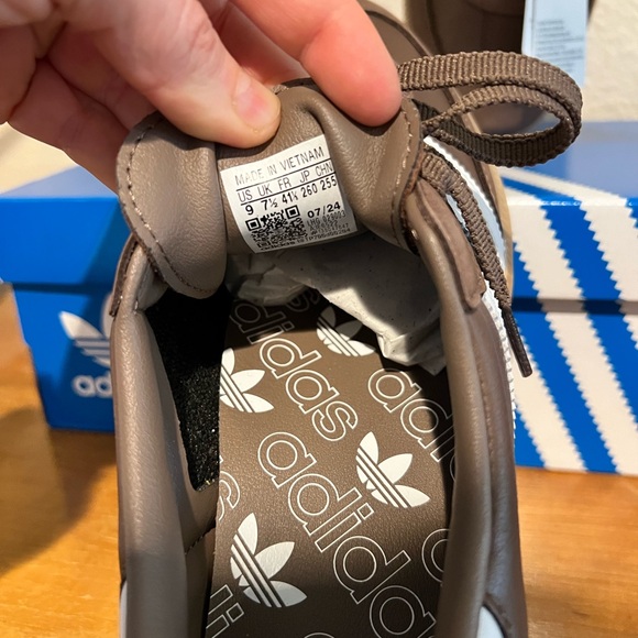 Adidas Samba’s Women’s size 9, brown - Picture 3 of 4